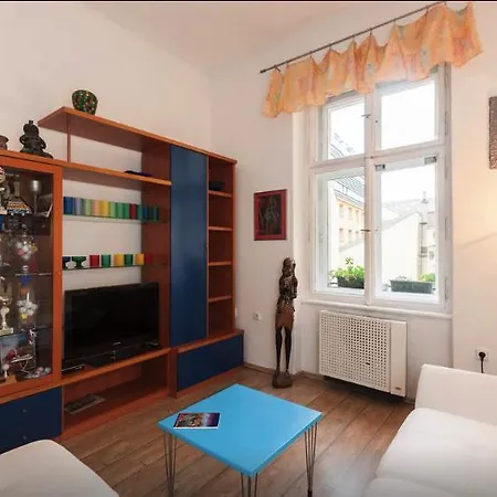 Art Gallery Apartment *